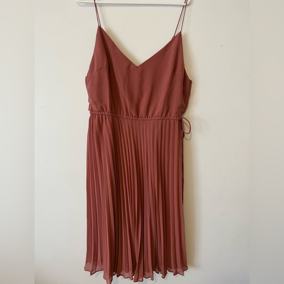 ASOS DESIGN PLEATED CAMI MIDI DRESS IN DARK PINK SIZE 12 US - Picture 5 of 6